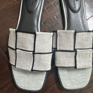 Bandolino Cream and Black Sandals with Woven Design